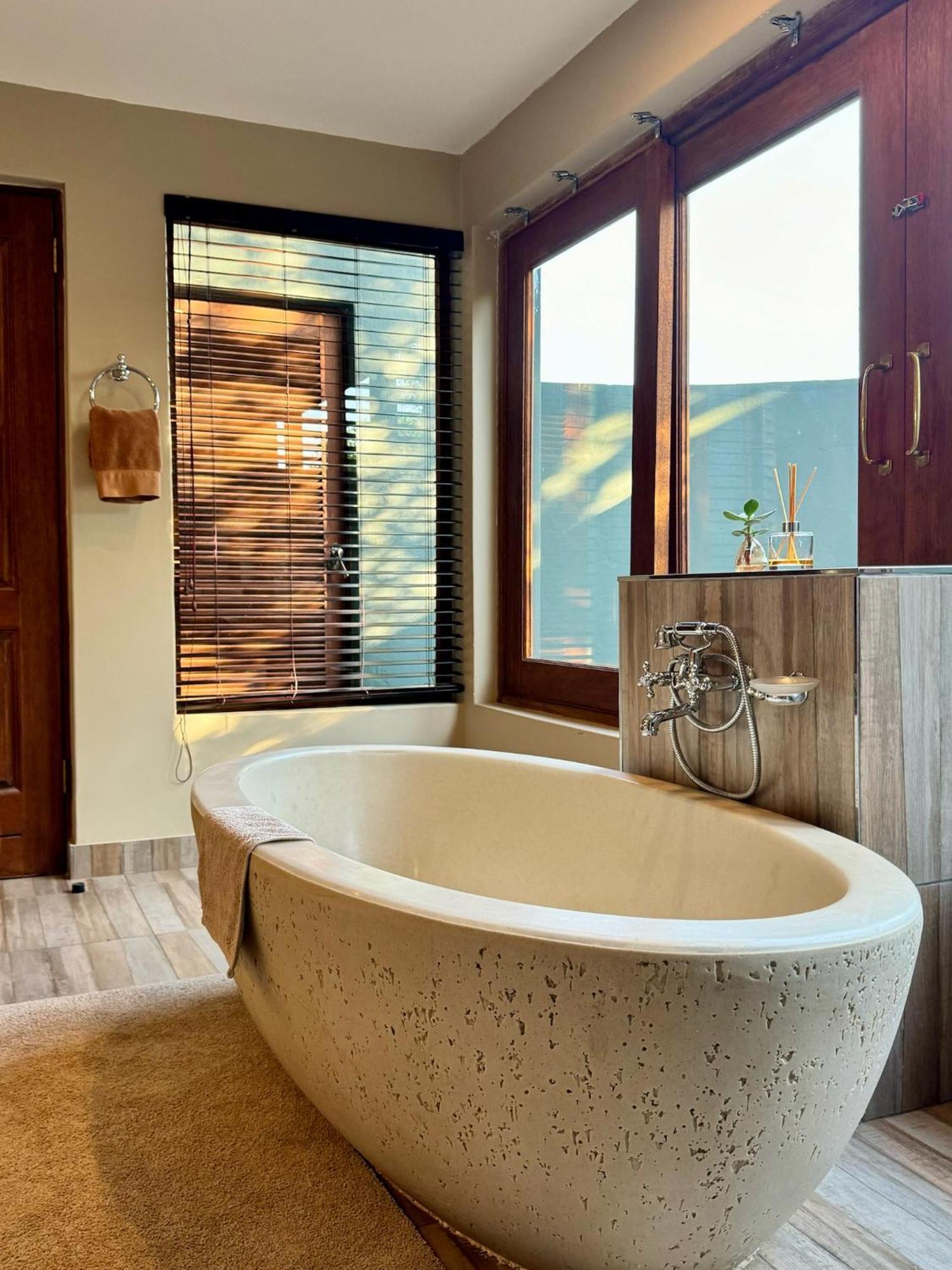 Pangolin Game Lodge - Self Catering, Incl 2 Game Drives Per Day Matlhagame Kültér fotó